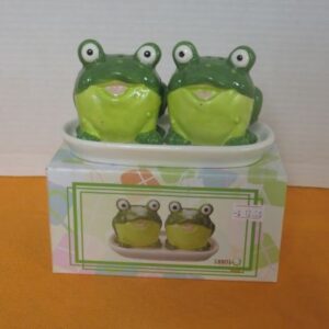 FROGS CERAMIC SALT AND PEPPER SHAKER SET WITH TRAY