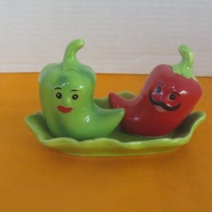 CHILE PEPPERS CERAMIC SALT AND PEPPER SHAKER SET WITH TRAY